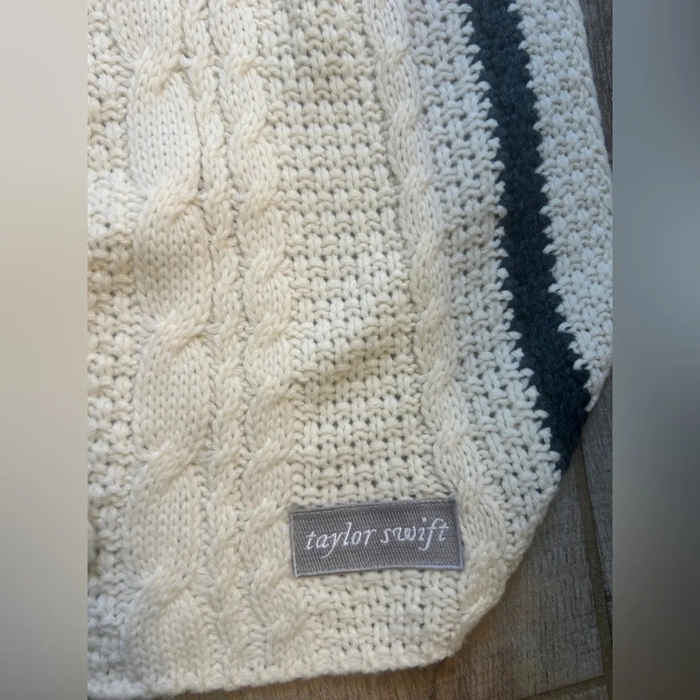 Taylor Swift Cardigan Folklore Scarf - Picture 4 of 4